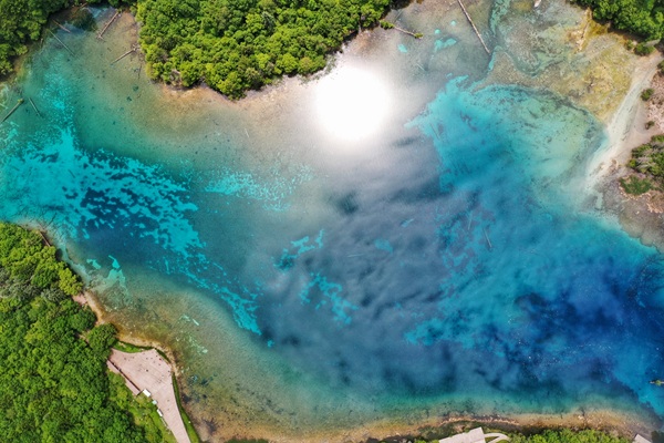 Peacock shape of Five Flower Lake from Tiger’s Mouth
