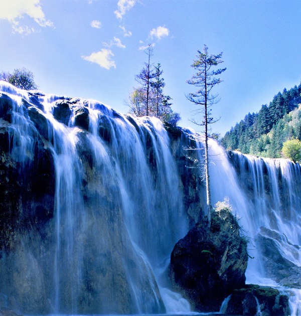 Layered cascades of Pearl Shoal Waterfall