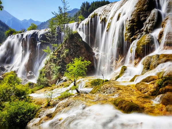 Pearl Shoal Waterfall overview in Jiuzhaigou National Park